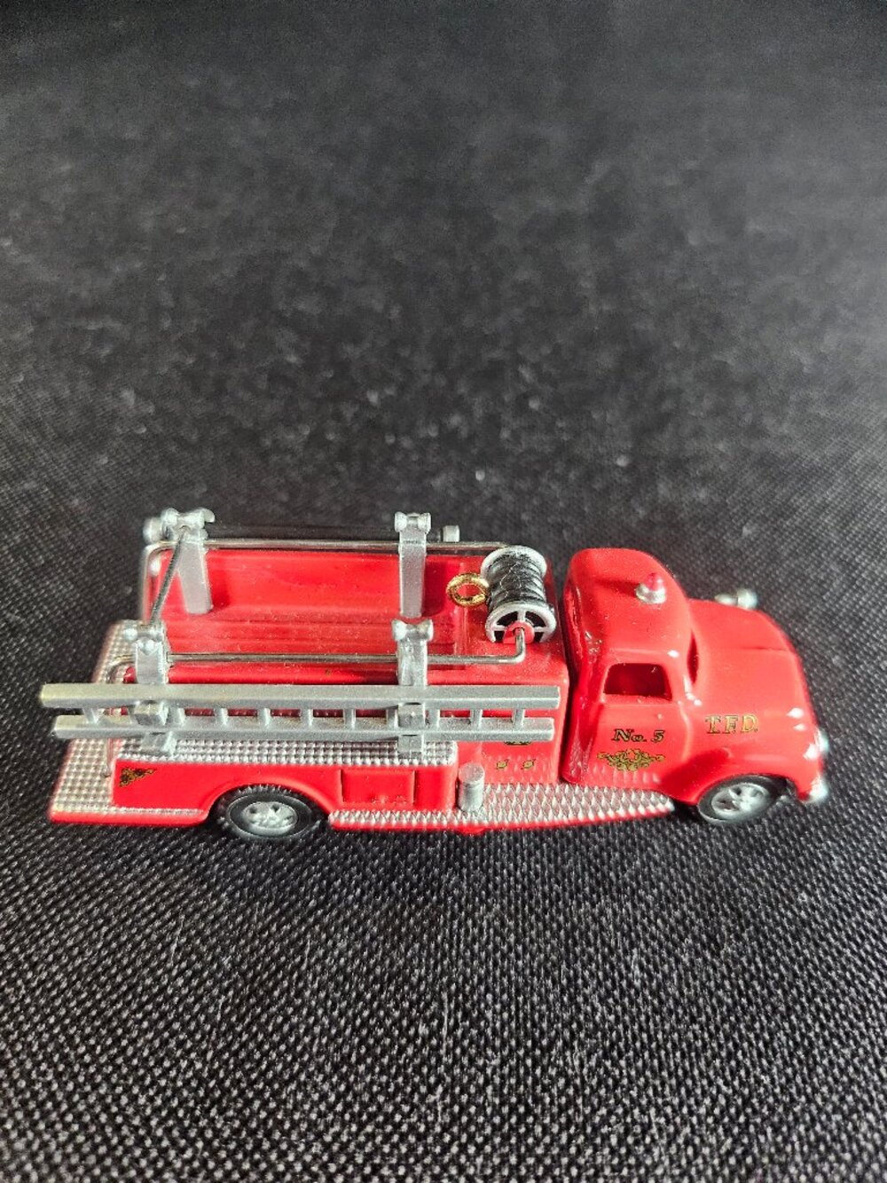 Hallmark 1999 Tonka 1956 Suburban Pumper #5 Diecast Metal Ornament With Box